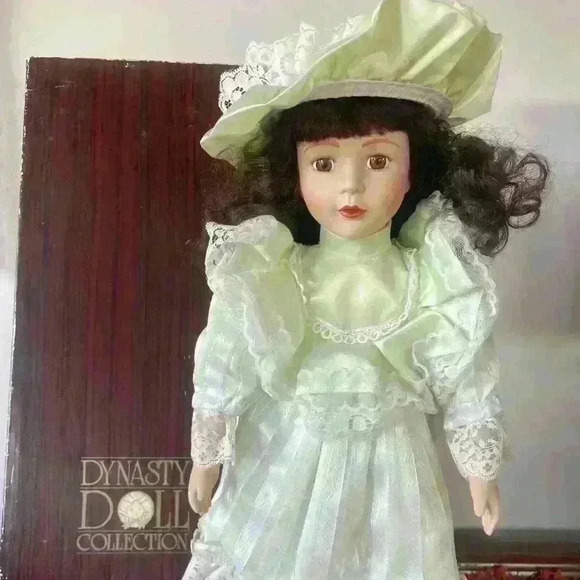 Dynasty Doll - Picture 1 of 8